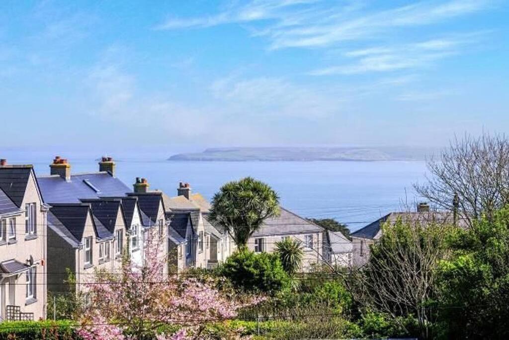 Sunrise! ~ 2 Bedrooms, Garden, Parking, Sea Views St Ives  Luaran gambar