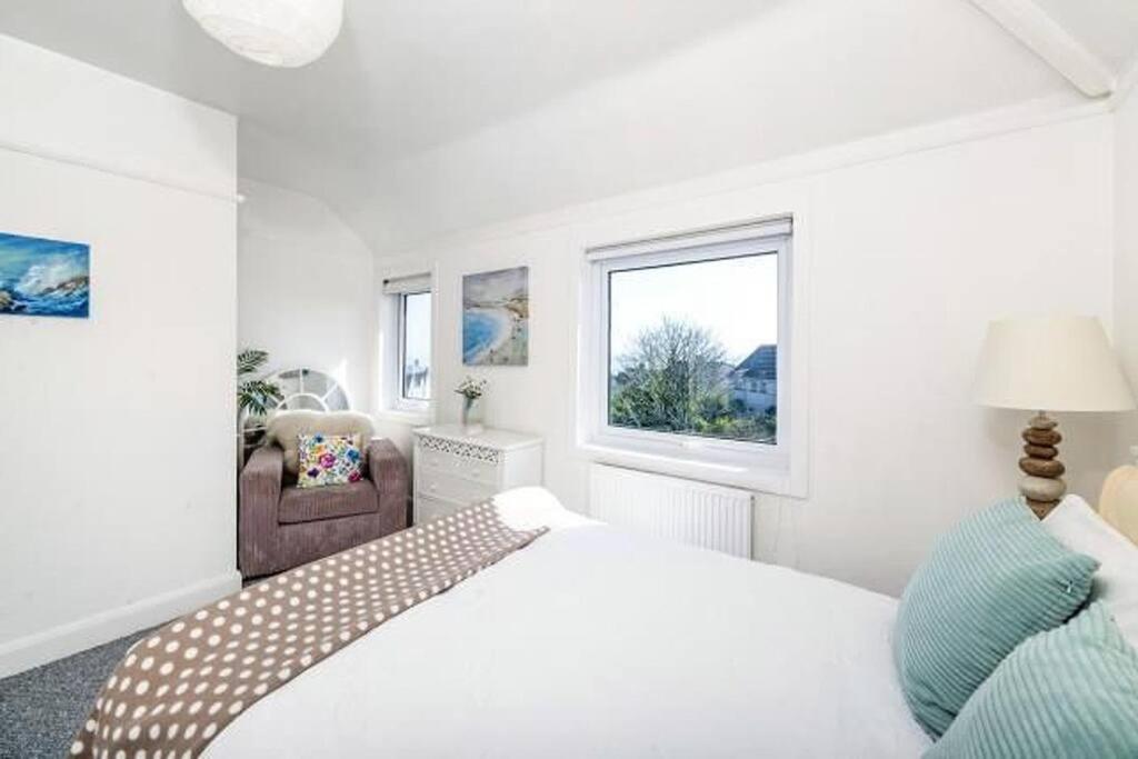 Sunrise! ~ 2 Bedrooms, Garden, Parking, Sea Views St Ives  Luaran gambar