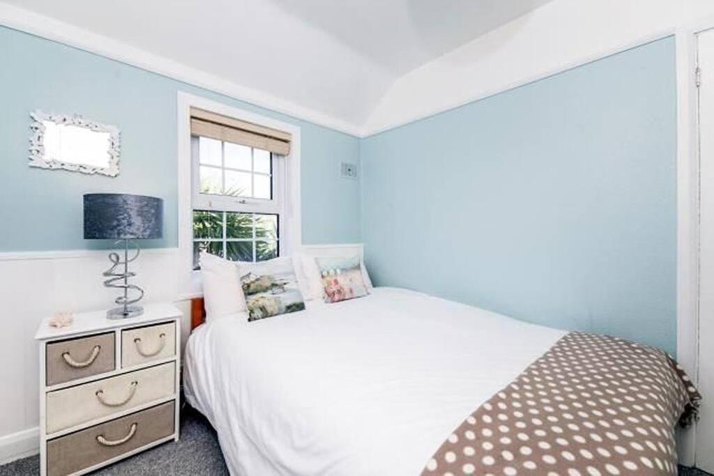 Sunrise! ~ 2 Bedrooms, Garden, Parking, Sea Views St Ives  Luaran gambar