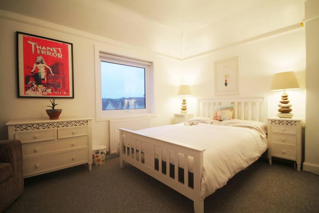 Sunrise! ~ 2 Bedrooms, Garden, Parking, Sea Views St Ives  Luaran gambar