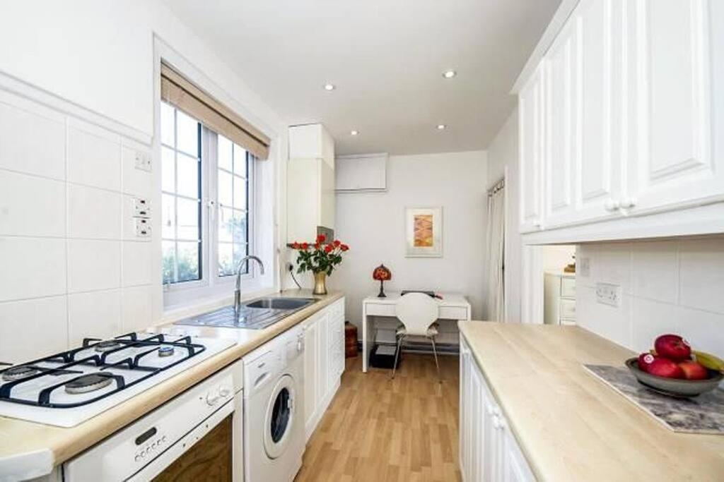 Sunrise! ~ 2 Bedrooms, Garden, Parking, Sea Views St Ives  Luaran gambar