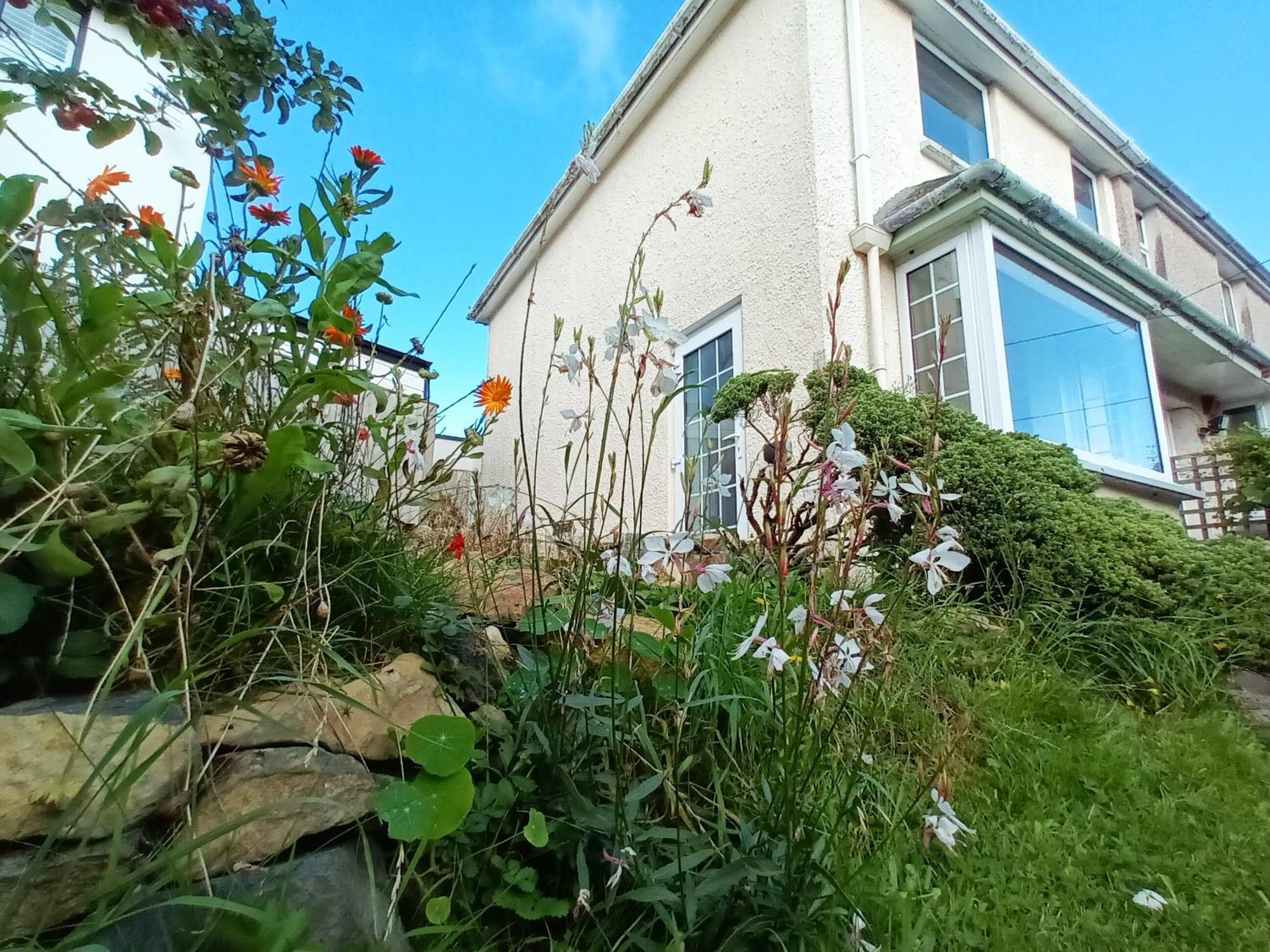 Sunrise! ~ 2 Bedrooms, Garden, Parking, Sea Views St Ives  Luaran gambar